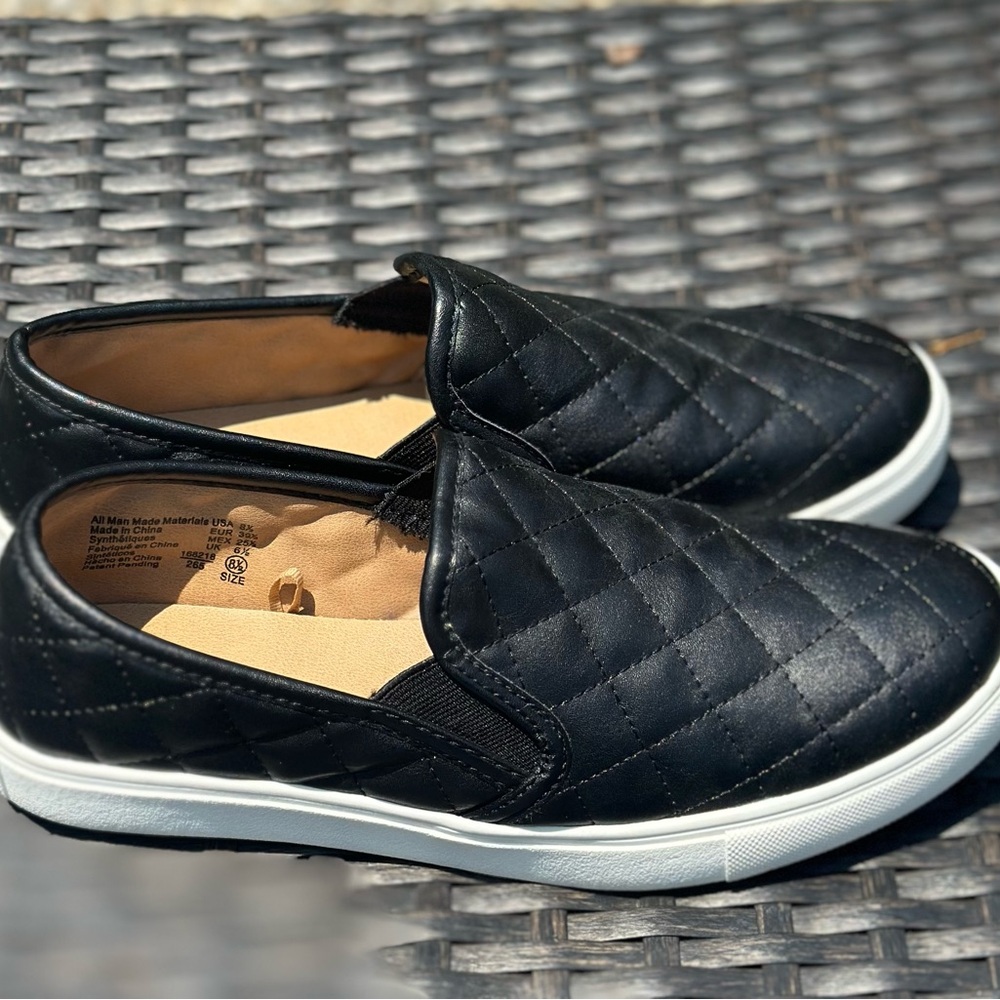REPORT Slip ons Size 8 1/2